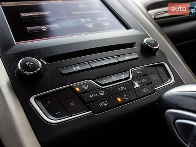 Красный Форд Фьюжн, объемом двигателя 2 л и пробегом 94 тыс. км за 14900 $, фото 51 на Automoto.ua