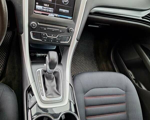 Красный Форд Фьюжн, объемом двигателя 2.49 л и пробегом 181 тыс. км за 10700 $, фото 11 на Automoto.ua