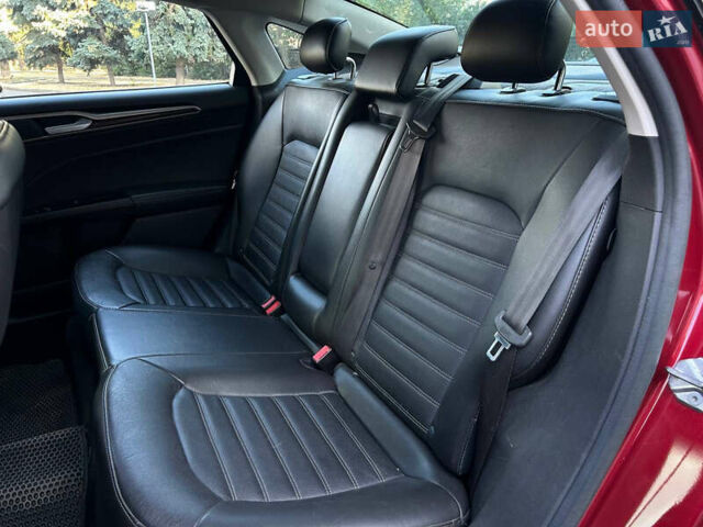 Красный Форд Фьюжн, объемом двигателя 2 л и пробегом 186 тыс. км за 13499 $, фото 12 на Automoto.ua