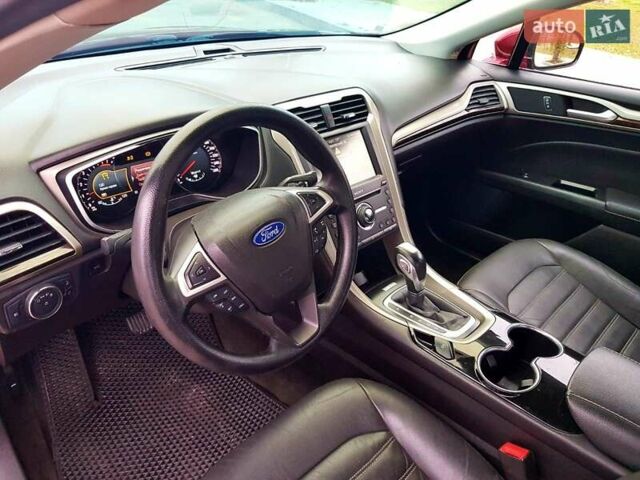 Красный Форд Фьюжн, объемом двигателя 1.49 л и пробегом 122 тыс. км за 8999 $, фото 9 на Automoto.ua