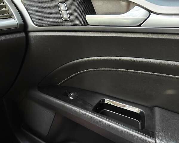 Красный Форд Фьюжн, объемом двигателя 2 л и пробегом 183 тыс. км за 13500 $, фото 21 на Automoto.ua