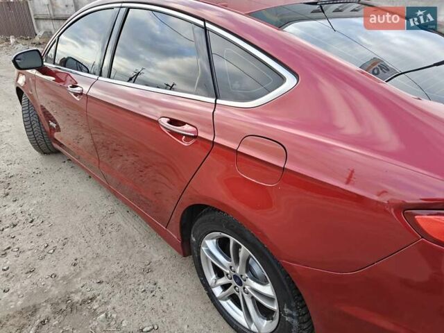 Красный Форд Фьюжн, объемом двигателя 2 л и пробегом 183 тыс. км за 13500 $, фото 13 на Automoto.ua