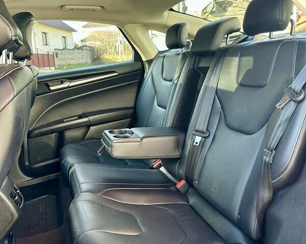 Красный Форд Фьюжн, объемом двигателя 2 л и пробегом 123 тыс. км за 14500 $, фото 10 на Automoto.ua