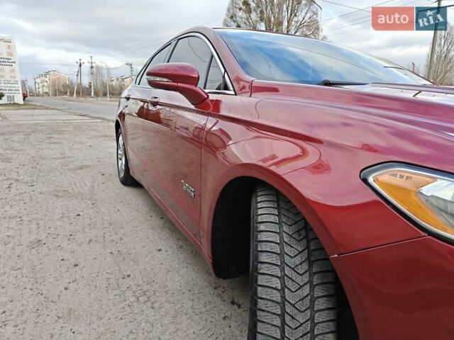 Красный Форд Фьюжн, объемом двигателя 2 л и пробегом 183 тыс. км за 13500 $, фото 6 на Automoto.ua