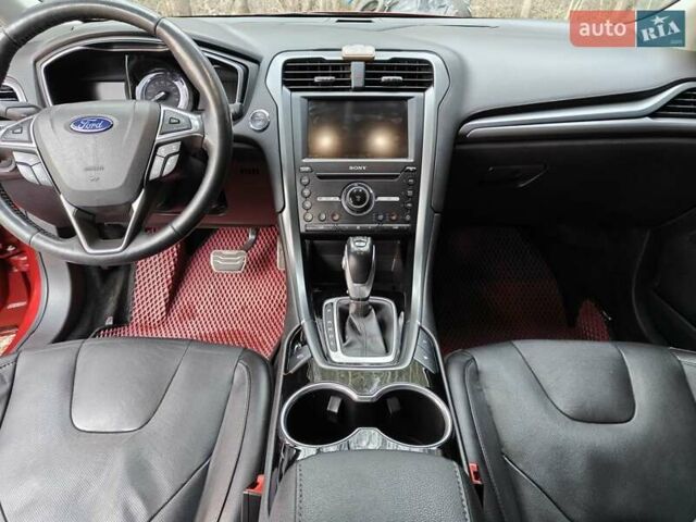 Красный Форд Фьюжн, объемом двигателя 2 л и пробегом 183 тыс. км за 13500 $, фото 2 на Automoto.ua