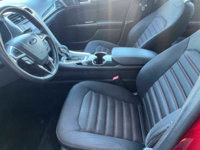 Красный Форд Фьюжн, объемом двигателя 1.5 л и пробегом 72 тыс. км за 5100 $, фото 6 на Automoto.ua