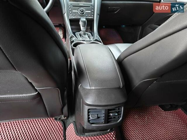 Красный Форд Фьюжн, объемом двигателя 2 л и пробегом 183 тыс. км за 13500 $, фото 31 на Automoto.ua