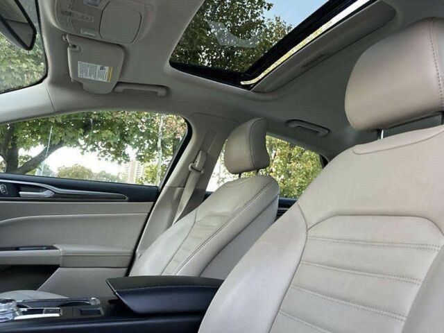 Красный Форд Фьюжн, объемом двигателя 2 л и пробегом 102 тыс. км за 10500 $, фото 12 на Automoto.ua