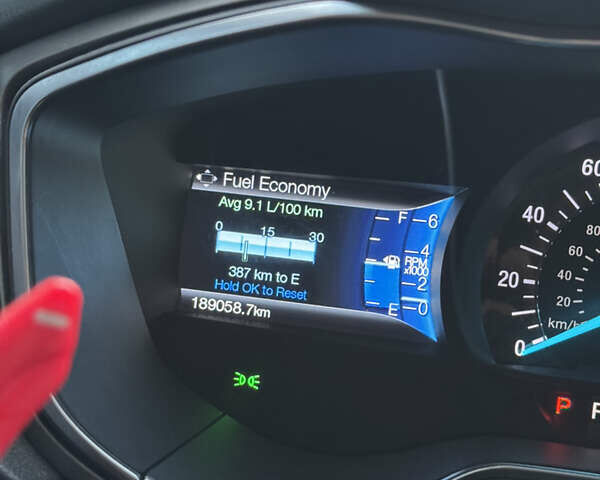 Красный Форд Фьюжн, объемом двигателя 2 л и пробегом 190 тыс. км за 11850 $, фото 13 на Automoto.ua