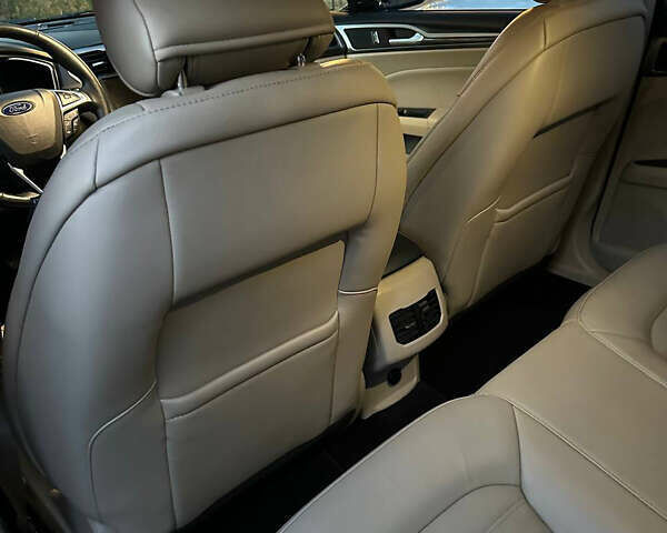 Красный Форд Фьюжн, объемом двигателя 2 л и пробегом 133 тыс. км за 17500 $, фото 16 на Automoto.ua