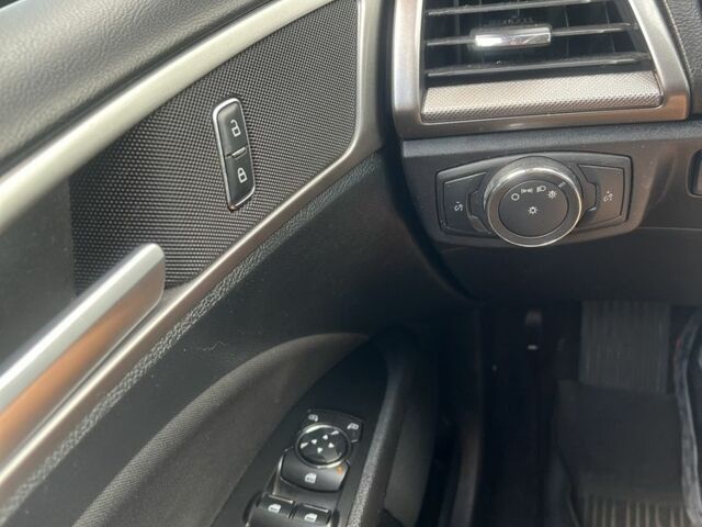 Красный Форд Фьюжн, объемом двигателя 2.5 л и пробегом 117 тыс. км за 11500 $, фото 3 на Automoto.ua