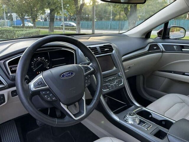 Красный Форд Фьюжн, объемом двигателя 2 л и пробегом 102 тыс. км за 10500 $, фото 7 на Automoto.ua