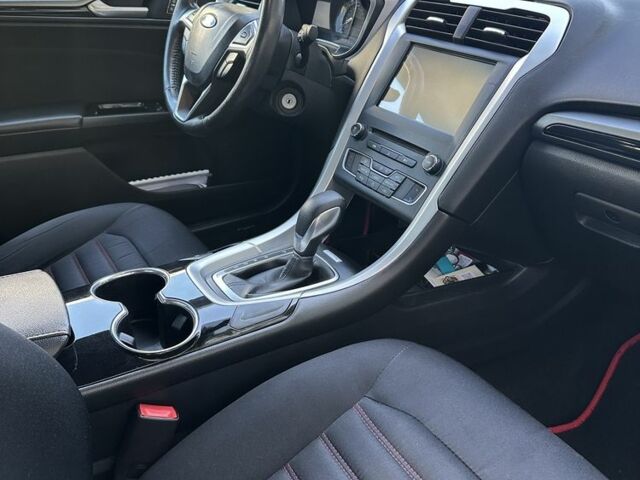 Красный Форд Фьюжн, объемом двигателя 2.5 л и пробегом 125 тыс. км за 10800 $, фото 7 на Automoto.ua