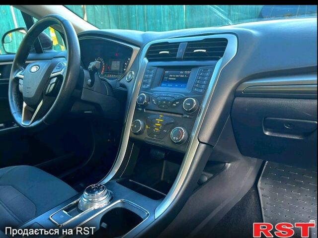 Красный Форд Фьюжн, объемом двигателя 2.5 л и пробегом 70 тыс. км за 10500 $, фото 2 на Automoto.ua