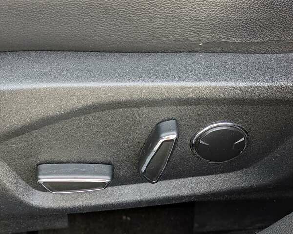 Форд Фьюжн 2016 в Львове на Automoto.ua Красный Форд Фьюжн, объемом двигателя 2 л и пробегом 181 тыс. км за 11500 $, фото 22 на Automoto.ua