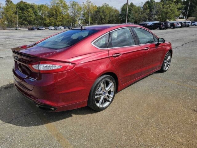 Красный Форд Фьюжн, объемом двигателя 2 л и пробегом 78 тыс. км за 9000 $, фото 4 на Automoto.ua