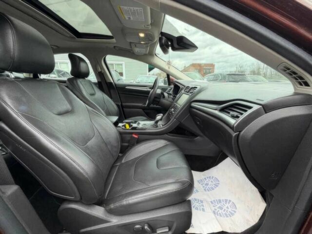 Красный Форд Фьюжн, объемом двигателя 2 л и пробегом 75 тыс. км за 5100 $, фото 7 на Automoto.ua