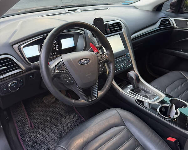 Красный Форд Фьюжн, объемом двигателя 2 л и пробегом 190 тыс. км за 11850 $, фото 10 на Automoto.ua