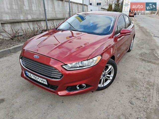 Красный Форд Фьюжн, объемом двигателя 2 л и пробегом 183 тыс. км за 13500 $, фото 1 на Automoto.ua