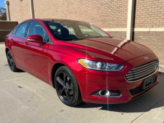 Красный Форд Фьюжн, объемом двигателя 1.5 л и пробегом 72 тыс. км за 5100 $, фото 1 на Automoto.ua