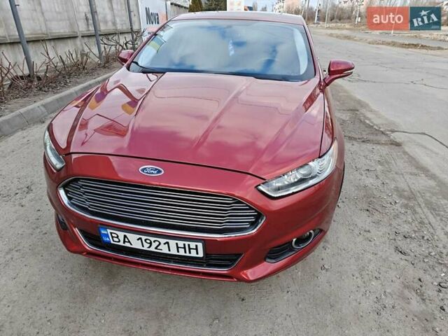 Красный Форд Фьюжн, объемом двигателя 2 л и пробегом 183 тыс. км за 13500 $, фото 4 на Automoto.ua