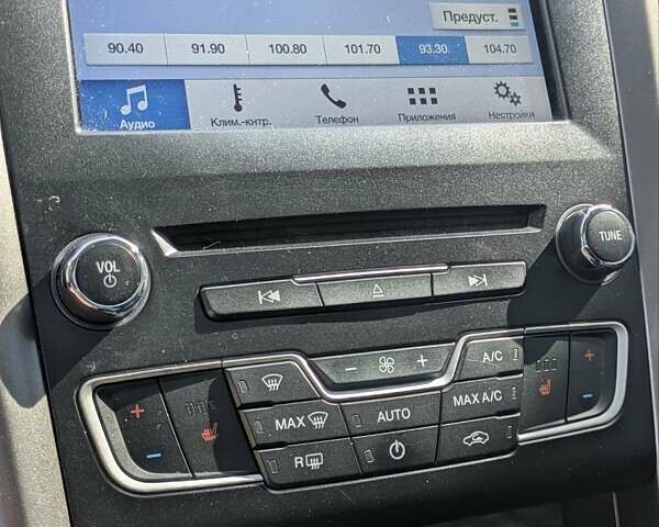 Форд Фьюжн 2016 в Львове на Automoto.ua Красный Форд Фьюжн, объемом двигателя 2 л и пробегом 181 тыс. км за 11500 $, фото 18 на Automoto.ua