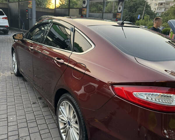 Красный Форд Фьюжн, объемом двигателя 2 л и пробегом 190 тыс. км за 11850 $, фото 4 на Automoto.ua