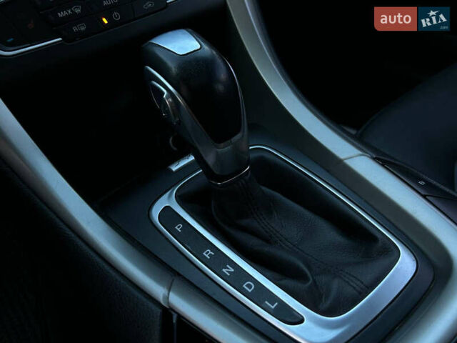 Красный Форд Фьюжн, объемом двигателя 2 л и пробегом 186 тыс. км за 13499 $, фото 9 на Automoto.ua