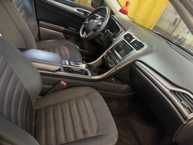 Форд Фьюжн 2016 в Харькове на Automoto.ua Красный Форд Фьюжн, объемом двигателя 2 л и пробегом 244 тыс. км за 14000 $, фото 5 на Automoto.ua