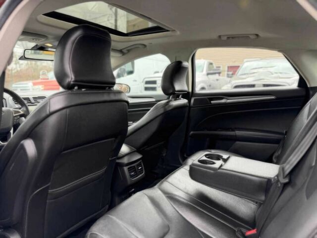 Красный Форд Фьюжн, объемом двигателя 2 л и пробегом 75 тыс. км за 5100 $, фото 9 на Automoto.ua