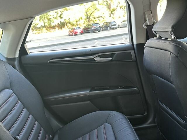 Красный Форд Фьюжн, объемом двигателя 2.5 л и пробегом 125 тыс. км за 10800 $, фото 13 на Automoto.ua