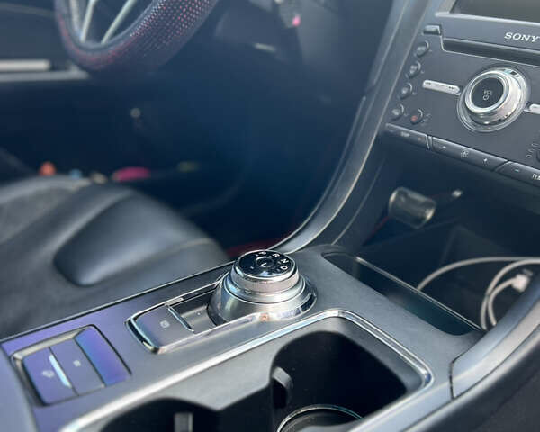 Красный Форд Фьюжн, объемом двигателя 2 л и пробегом 92 тыс. км за 17000 $, фото 40 на Automoto.ua