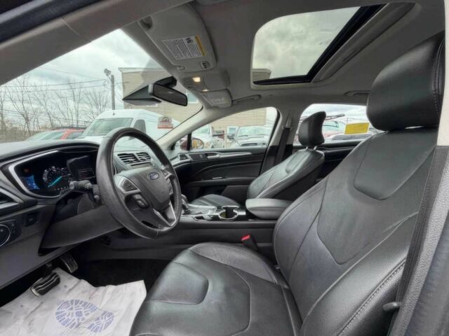 Красный Форд Фьюжн, объемом двигателя 2 л и пробегом 75 тыс. км за 5100 $, фото 6 на Automoto.ua