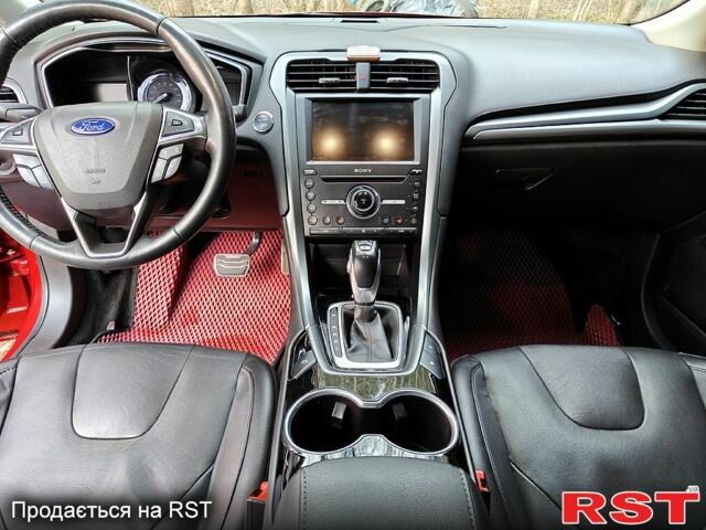 Красный Форд Фьюжн, объемом двигателя 2 л и пробегом 182 тыс. км за 13900 $, фото 6 на Automoto.ua