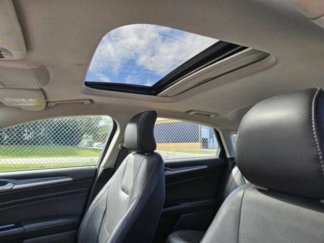 Красный Форд Фьюжн, объемом двигателя 2 л и пробегом 78 тыс. км за 9000 $, фото 8 на Automoto.ua