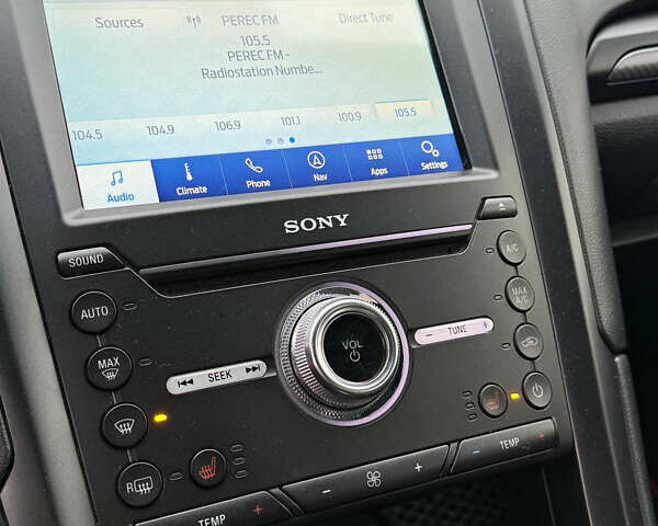 Красный Форд Фьюжн, объемом двигателя 2.7 л и пробегом 135 тыс. км за 13999 $, фото 6 на Automoto.ua