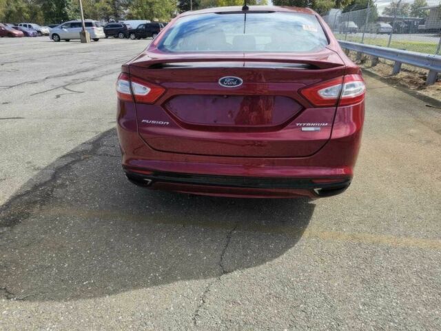 Красный Форд Фьюжн, объемом двигателя 2 л и пробегом 78 тыс. км за 9000 $, фото 5 на Automoto.ua