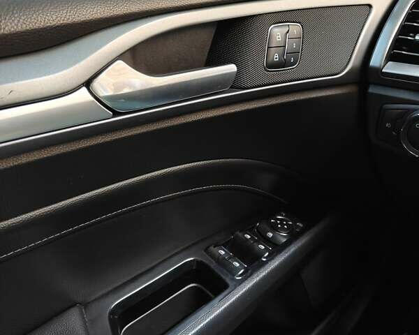 Красный Форд Фьюжн, объемом двигателя 2 л и пробегом 183 тыс. км за 13500 $, фото 20 на Automoto.ua