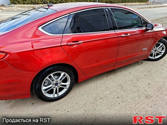 Красный Форд Фьюжн, объемом двигателя 2 л и пробегом 182 тыс. км за 13900 $, фото 3 на Automoto.ua