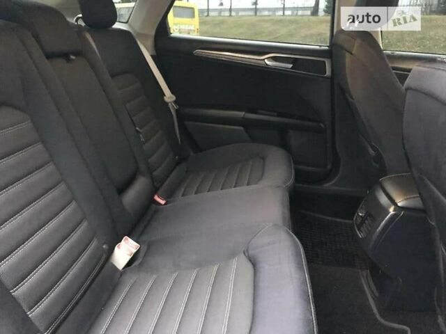 Красный Форд Фьюжн, объемом двигателя 2.5 л и пробегом 176 тыс. км за 11500 $, фото 10 на Automoto.ua