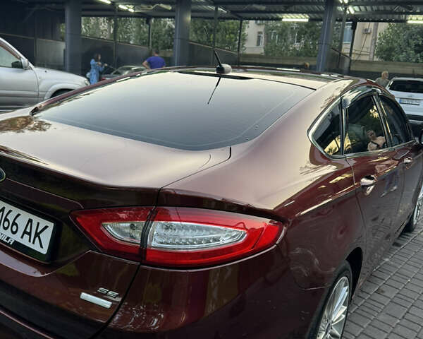 Красный Форд Фьюжн, объемом двигателя 2 л и пробегом 190 тыс. км за 11850 $, фото 5 на Automoto.ua