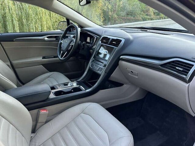 Красный Форд Фьюжн, объемом двигателя 2 л и пробегом 102 тыс. км за 10500 $, фото 9 на Automoto.ua