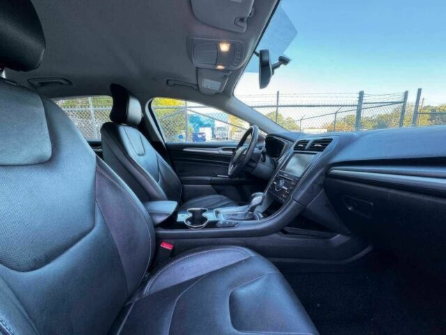 Форд Фьюжн 2016 в Киеве на Automoto.ua Красный Форд Фьюжн, объемом двигателя 2 л и пробегом 71 тыс. км за 10000 $, фото 9 на Automoto.ua