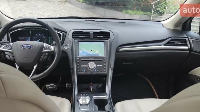 Красный Форд Фьюжн, объемом двигателя 2 л и пробегом 127 тыс. км за 13999 $, фото 12 на Automoto.ua