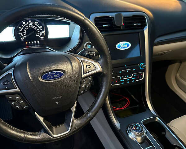 Красный Форд Фьюжн, объемом двигателя 2 л и пробегом 133 тыс. км за 17500 $, фото 12 на Automoto.ua