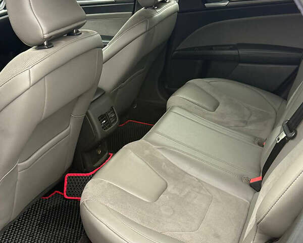 Красный Форд Фьюжн, объемом двигателя 2.7 л и пробегом 135 тыс. км за 13999 $, фото 4 на Automoto.ua