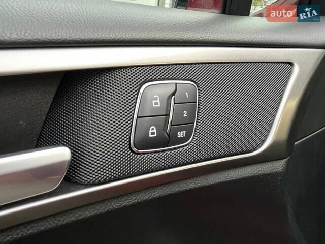 Красный Форд Фьюжн, объемом двигателя 2 л и пробегом 60 тыс. км за 16990 $, фото 11 на Automoto.ua