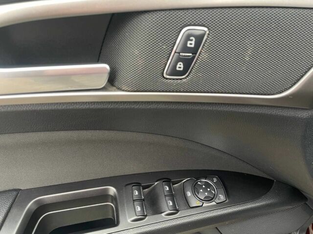 Красный Форд Фьюжн, объемом двигателя 2.5 л и пробегом 130 тыс. км за 12999 $, фото 8 на Automoto.ua