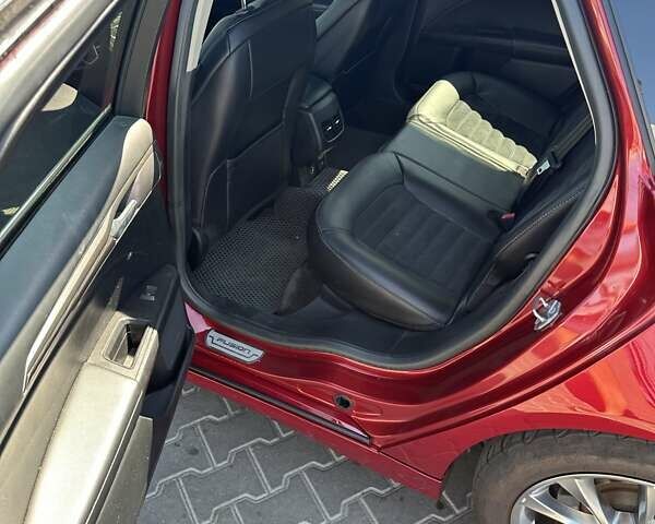 Красный Форд Фьюжн, объемом двигателя 2 л и пробегом 127 тыс. км за 15000 $, фото 6 на Automoto.ua