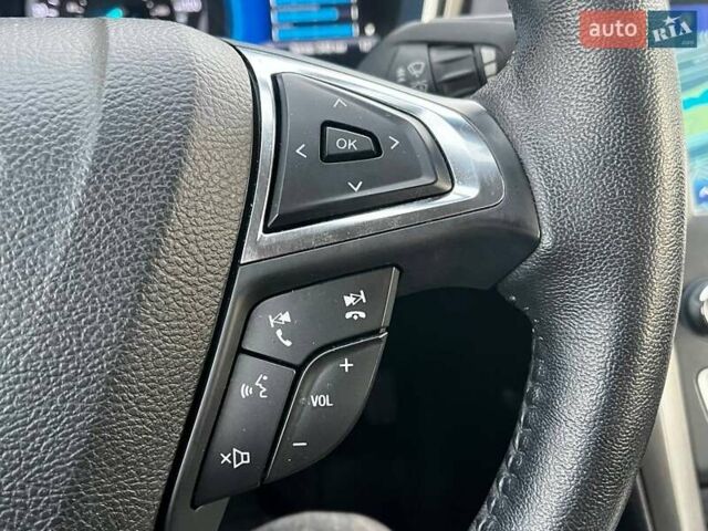 Красный Форд Фьюжн, объемом двигателя 2 л и пробегом 60 тыс. км за 16990 $, фото 22 на Automoto.ua